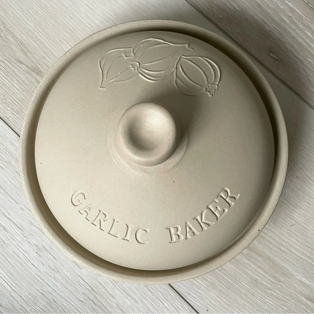 SASSAFRAS Superstone Vintage Garlic Baker by Sassafras 1993 Tan